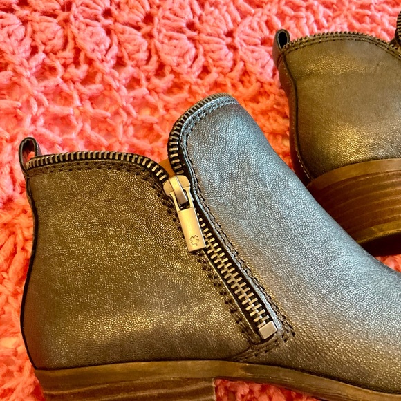 LUCKY BRAND Stylish Gray Ankle Boots - Picture 3 of 8